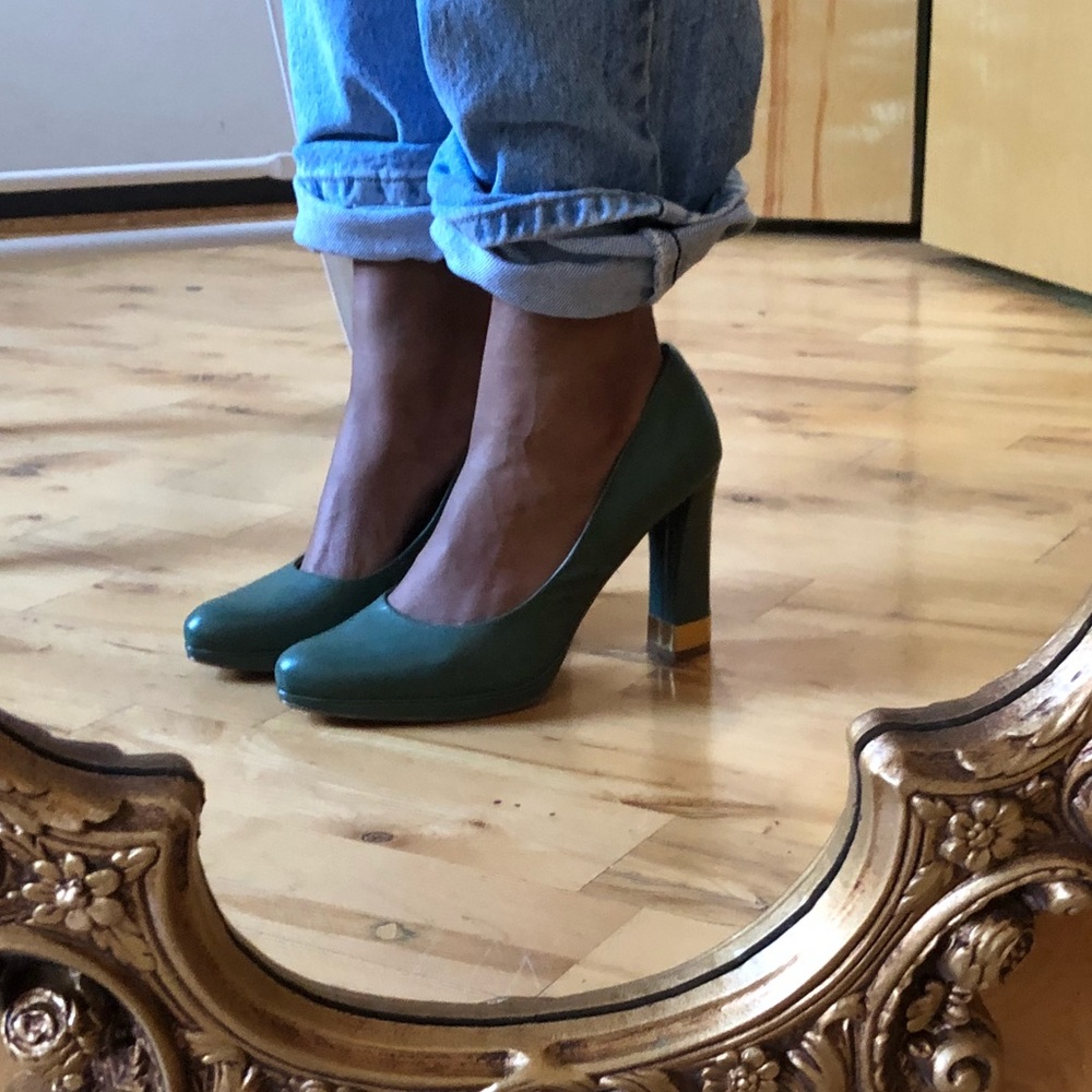 Nine West Pumps w/ Gold Heel 8.5 - Never Worn